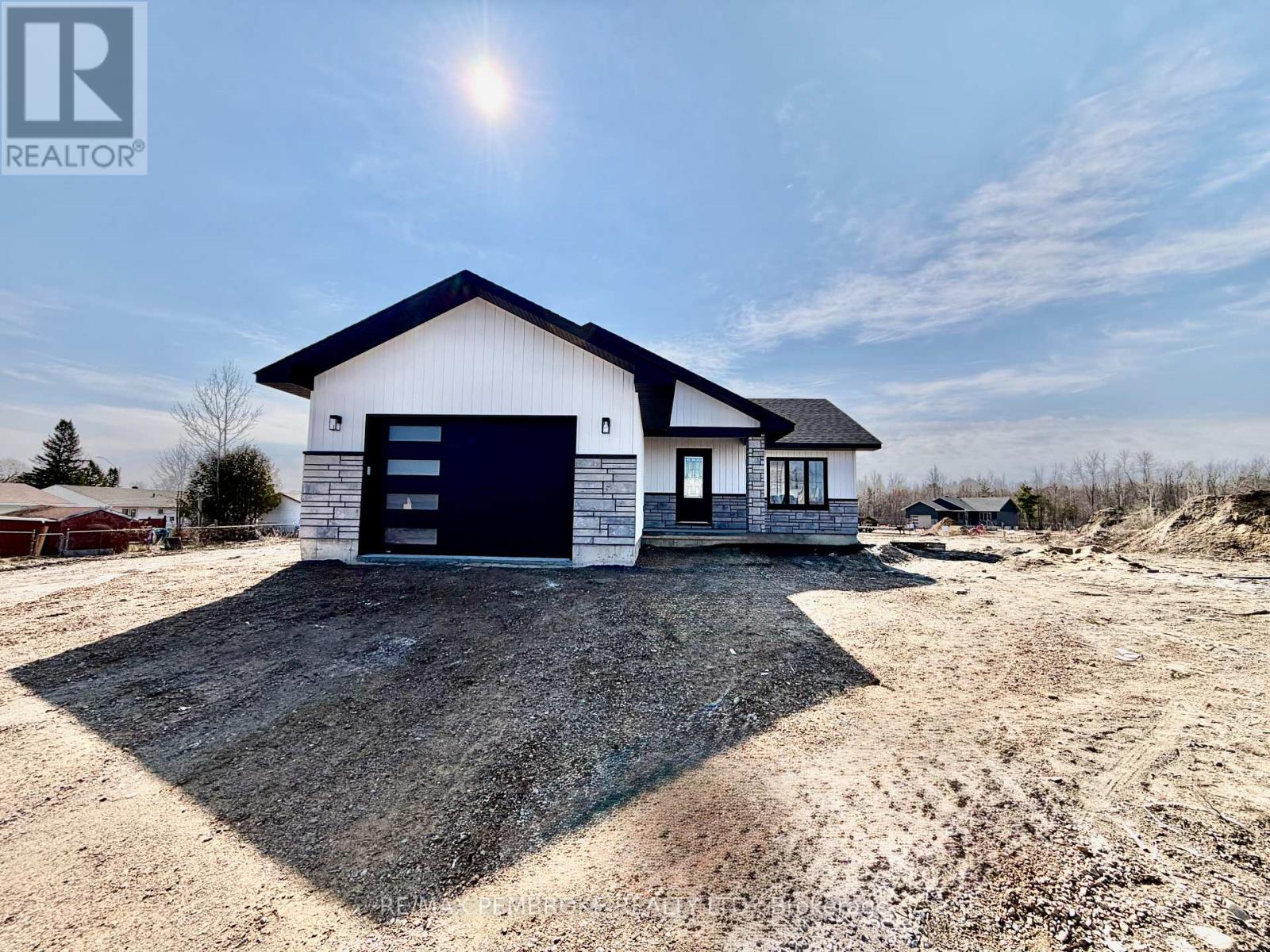 62 EDDY CRESCENT, Pembroke, Ontario