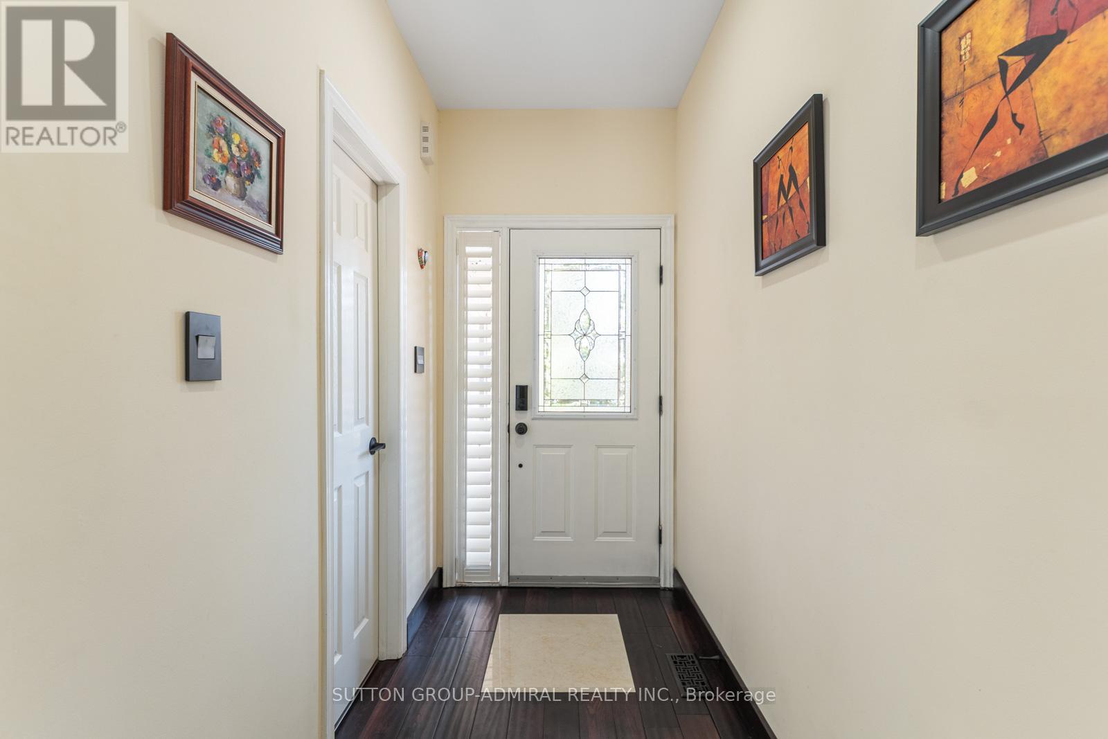 626 College Manor Drive, Newmarket, Ontario  L3Y 8M7 - Photo 4 - N13029334