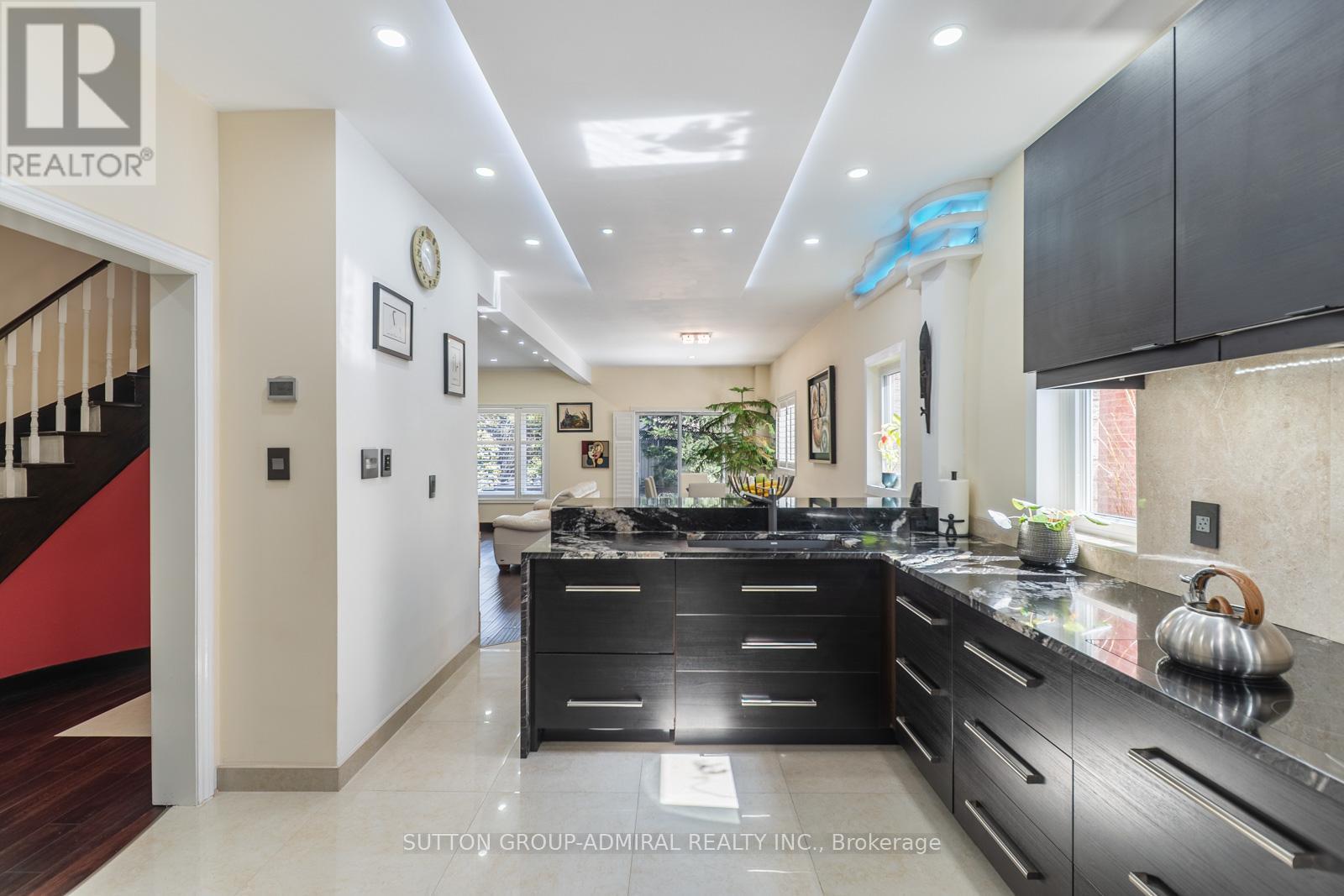 626 College Manor Drive, Newmarket, Ontario  L3Y 8M7 - Photo 7 - N13029334