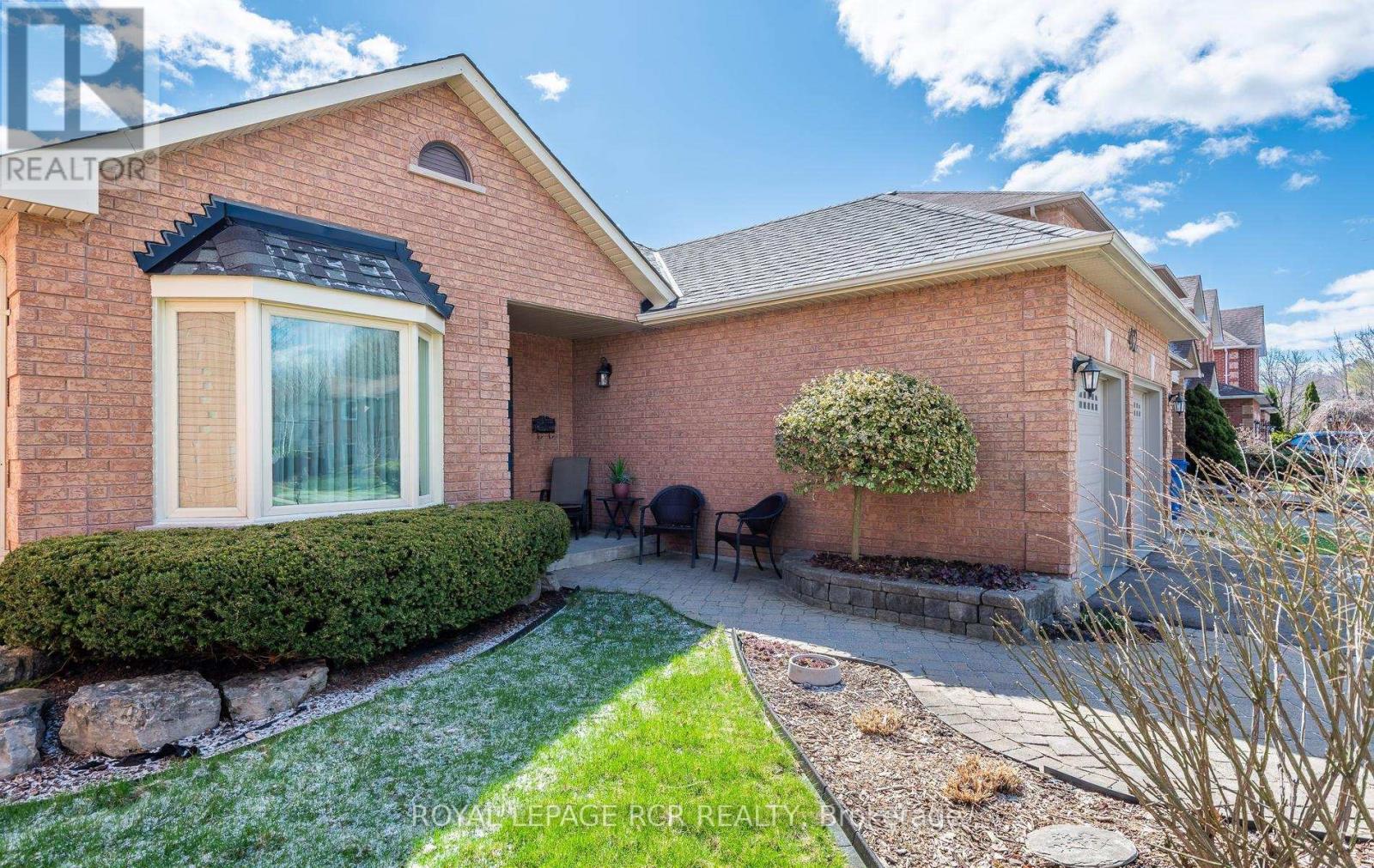 42 Allenvale Drive, Aurora, Ontario  L4G 6P5 - Photo 2 - N13029362