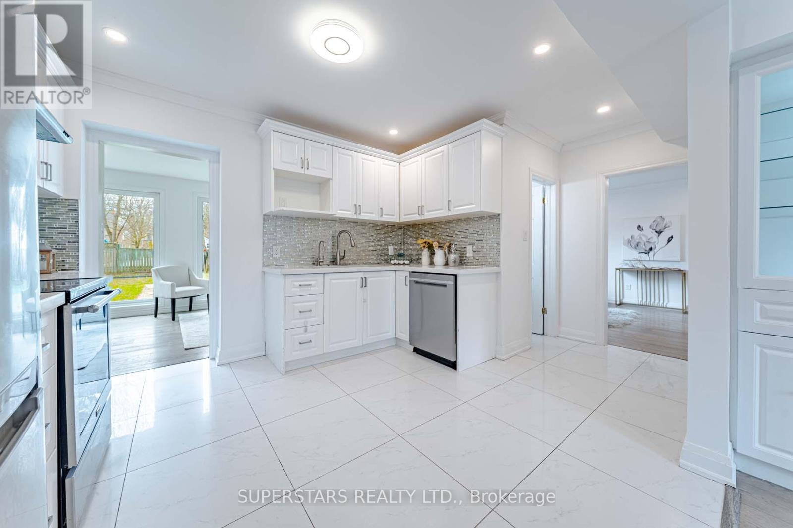 84 Lawrence Avenue, Richmond Hill, Ontario  L4C 1Z3 - Photo 10 - N13029374