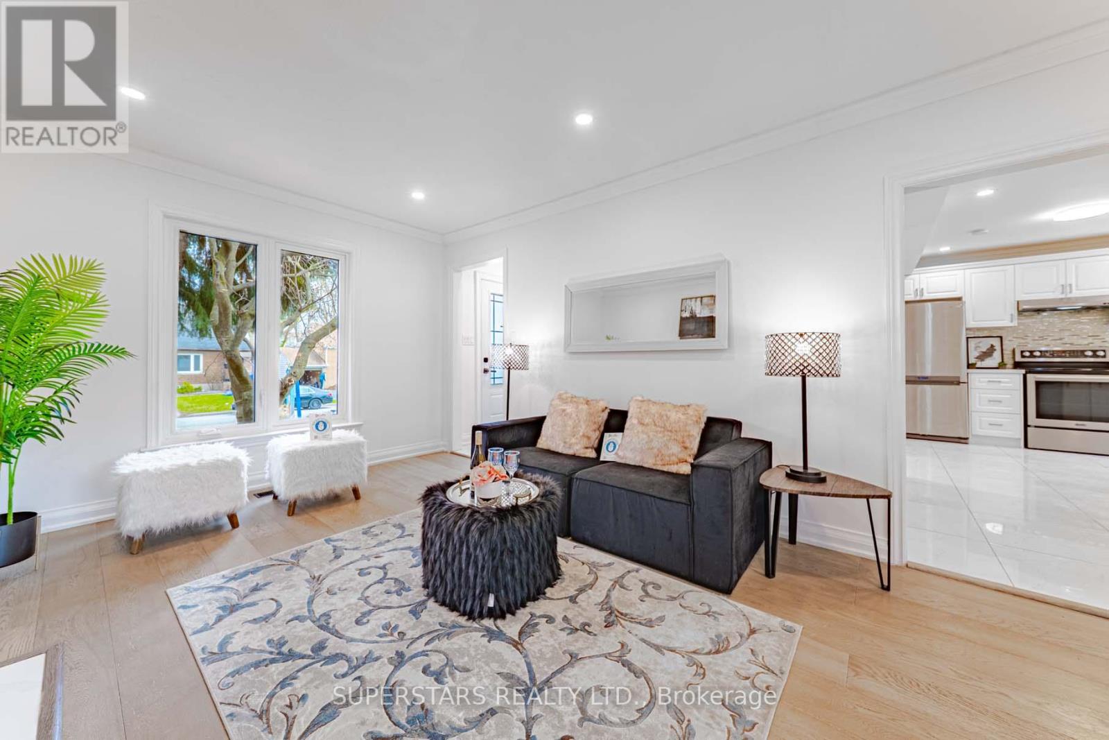 84 Lawrence Avenue, Richmond Hill, Ontario  L4C 1Z3 - Photo 3 - N13029374