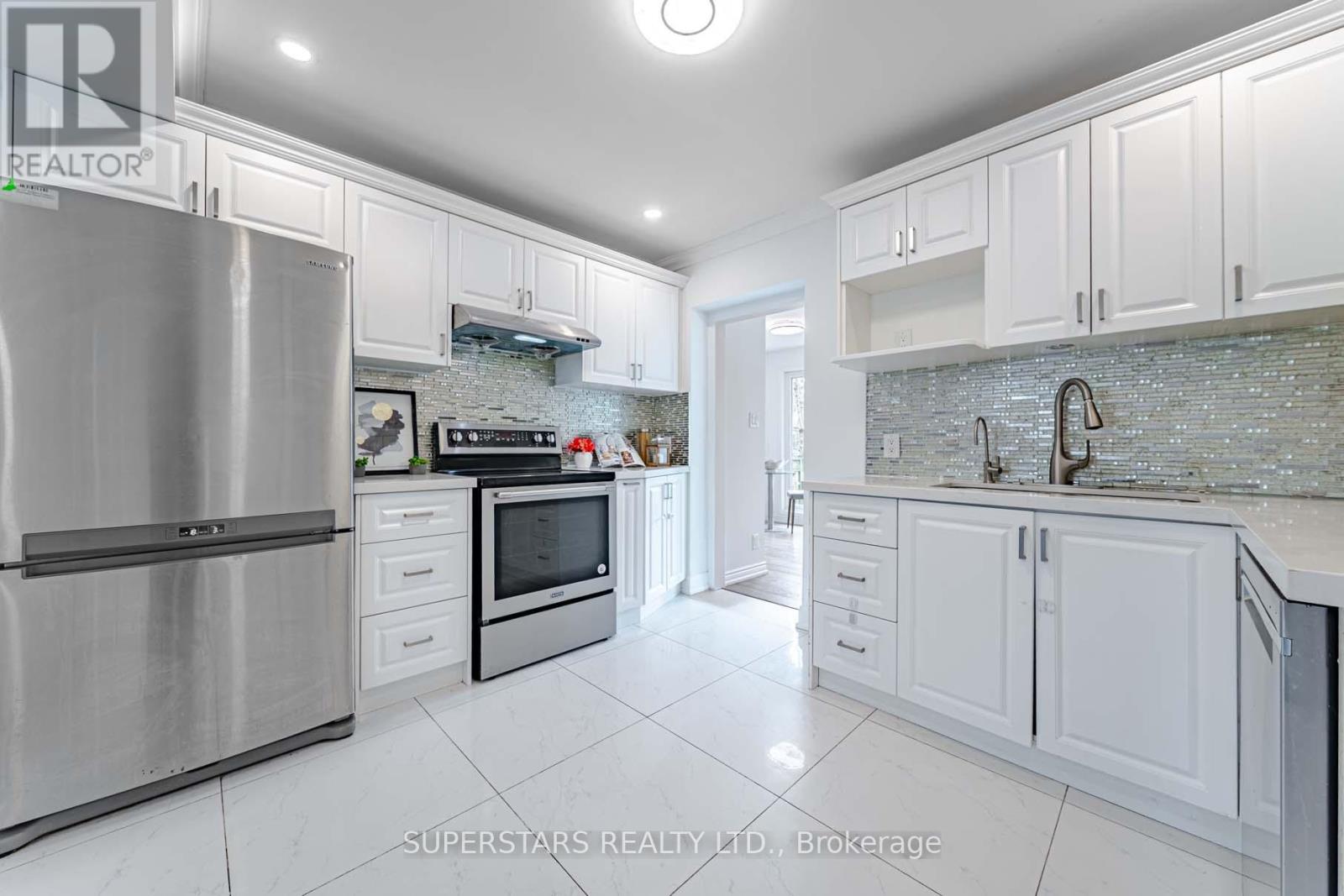 84 Lawrence Avenue, Richmond Hill, Ontario  L4C 1Z3 - Photo 9 - N13029374