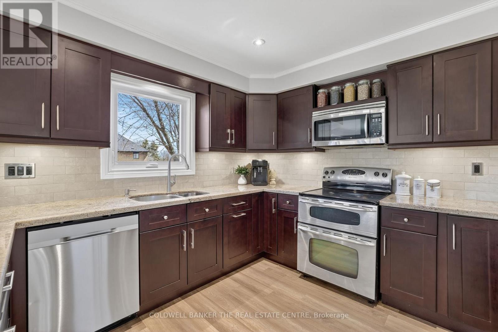 78 Rhodes Circle, Newmarket, Ontario  L3X 1V2 - Photo 12 - N13029426