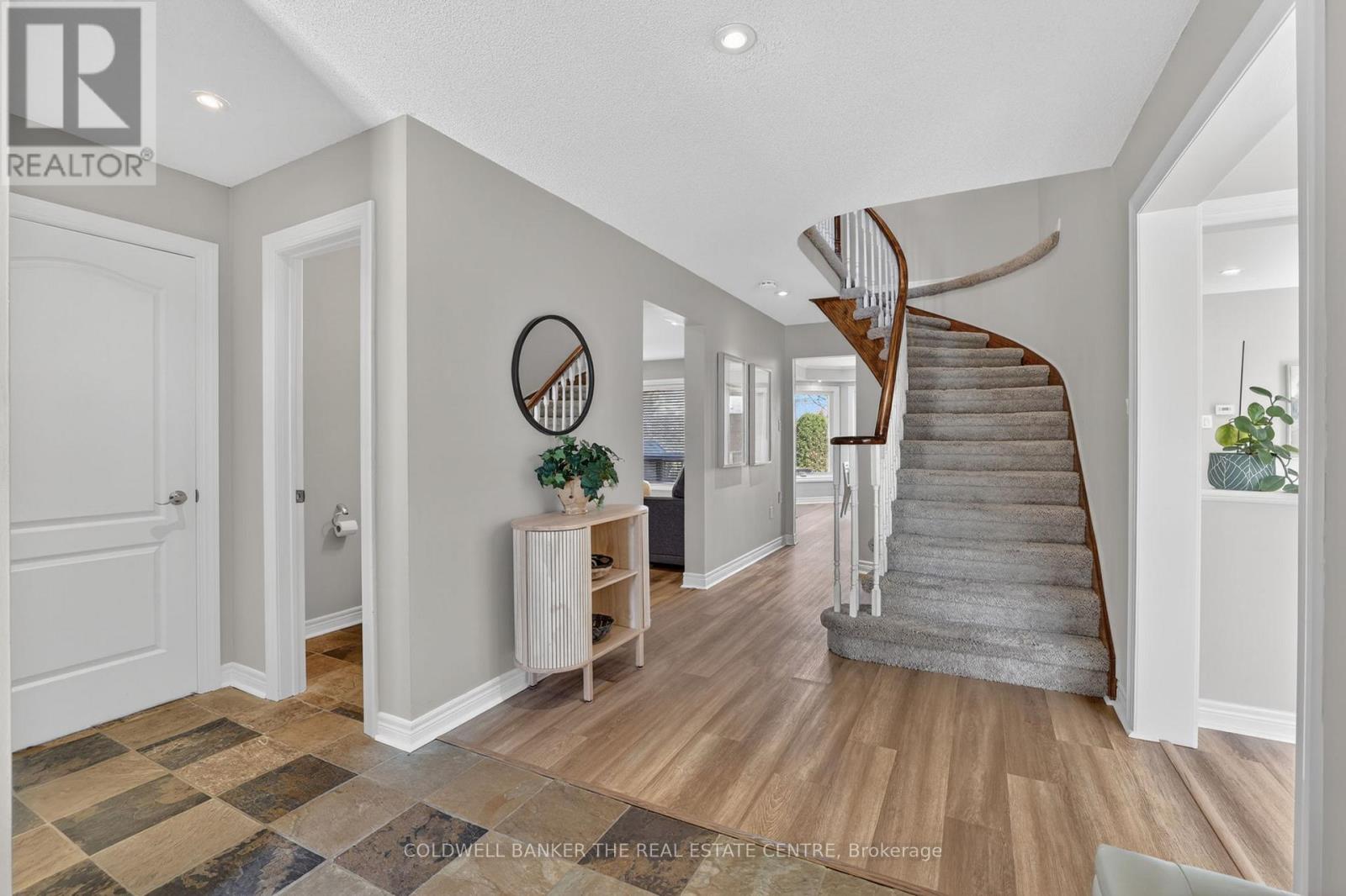 78 Rhodes Circle, Newmarket, Ontario  L3X 1V2 - Photo 4 - N13029426