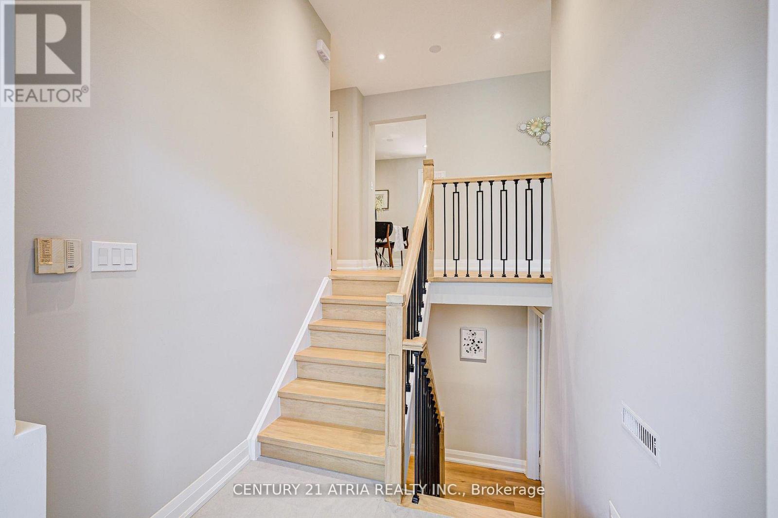 190 Romfield Circuit, Markham, Ontario  L3T 3J1 - Photo 6 - N13029440