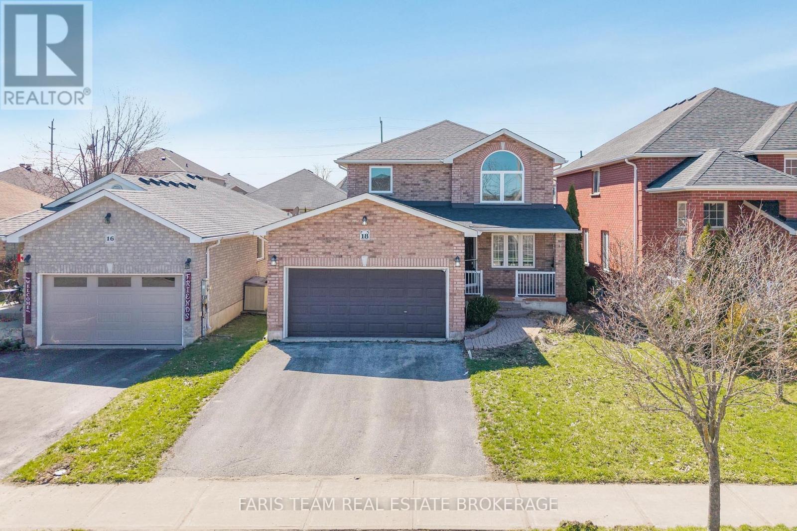 18 Balmoral Place, Barrie, Ontario  L4N 0Y9 - Photo 2 - S13029148