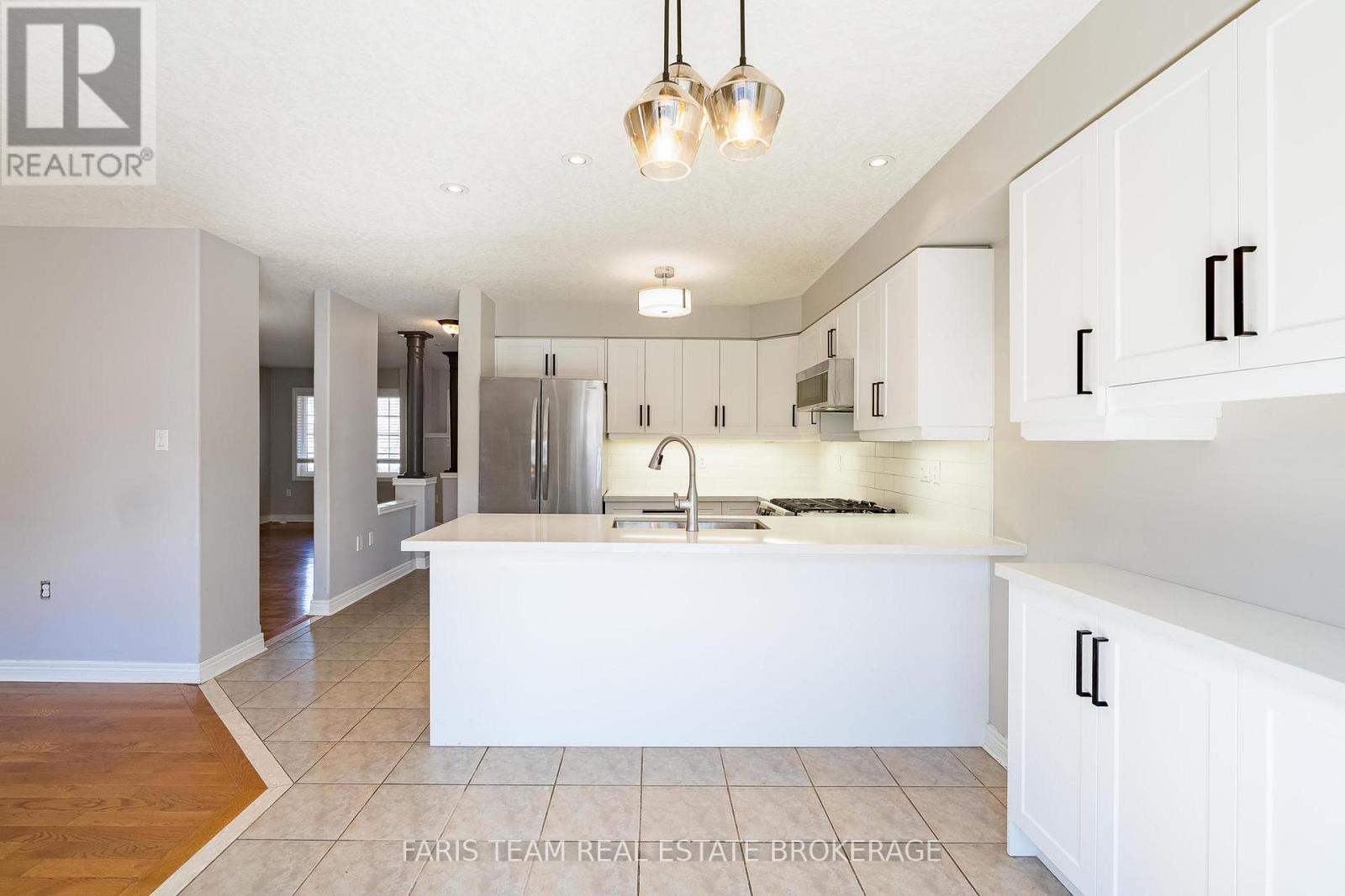 18 Balmoral Place, Barrie, Ontario  L4N 0Y9 - Photo 5 - S13029148