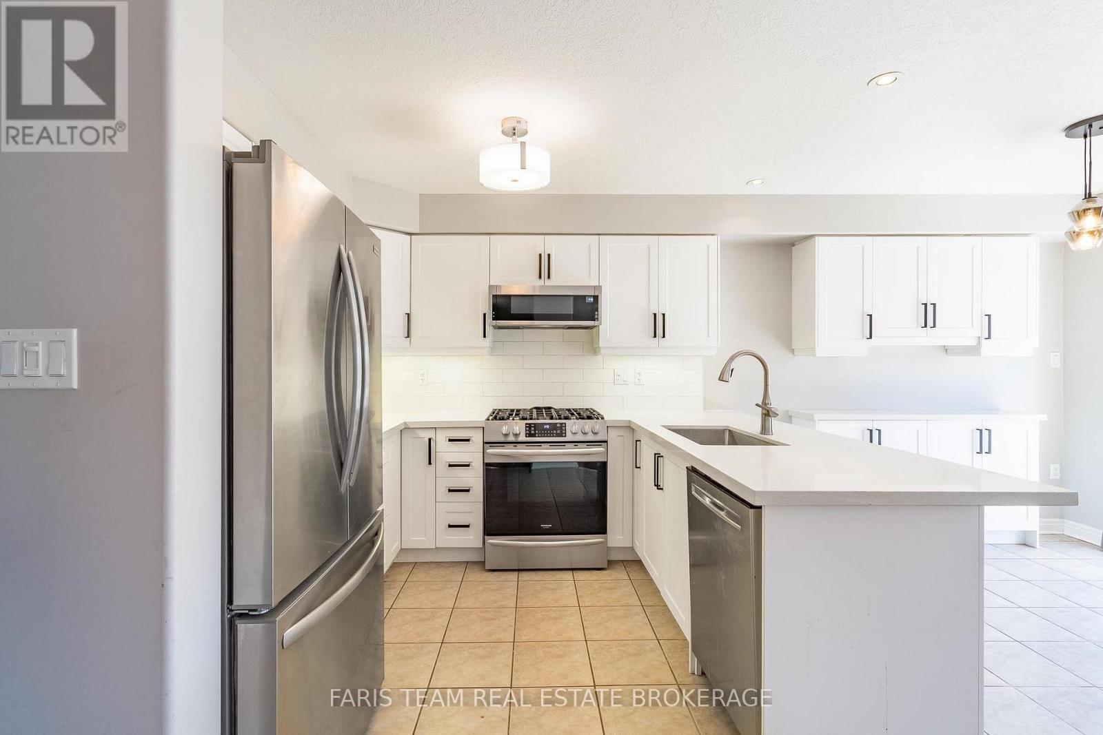 18 Balmoral Place, Barrie, Ontario  L4N 0Y9 - Photo 6 - S13029148