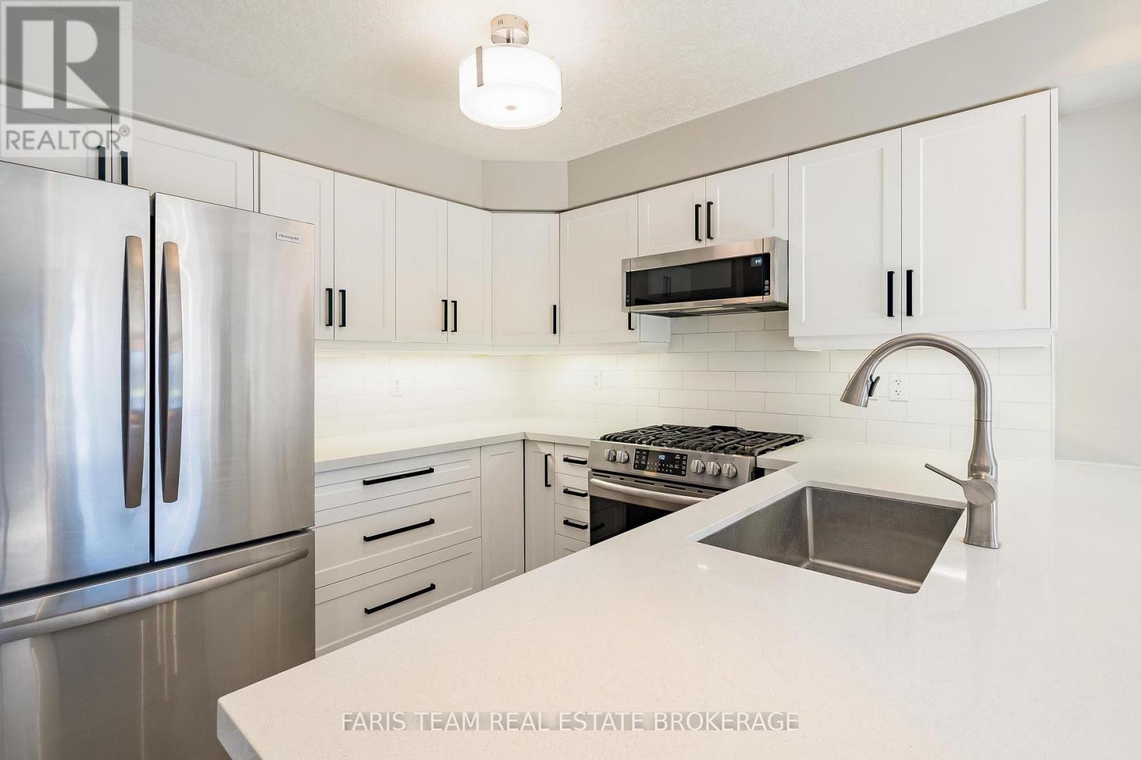 18 Balmoral Place, Barrie, Ontario  L4N 0Y9 - Photo 8 - S13029148