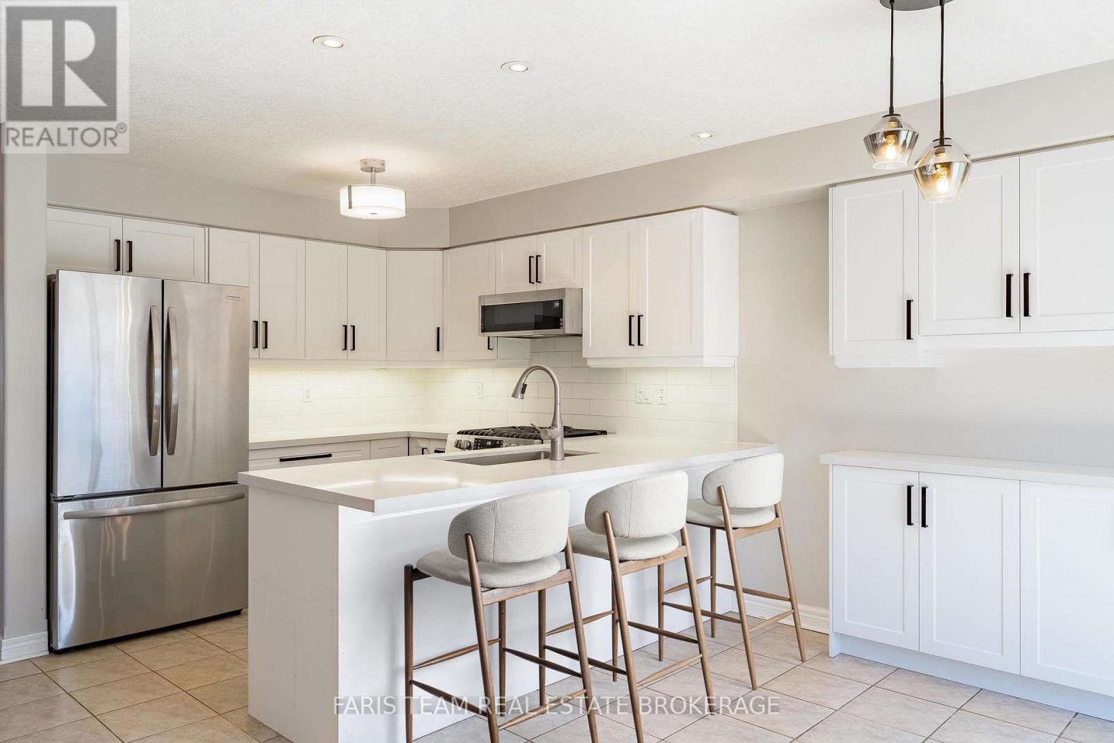 18 Balmoral Place, Barrie, Ontario  L4N 0Y9 - Photo 9 - S13029148