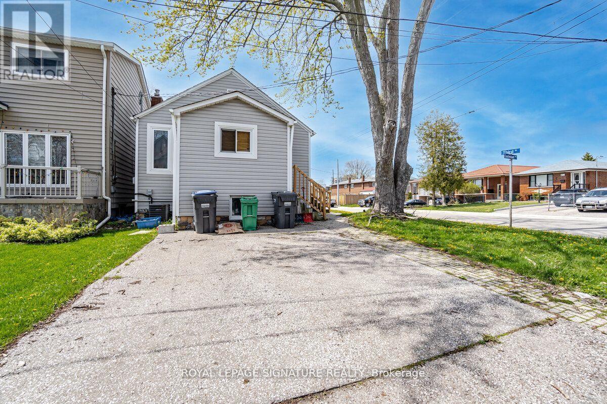 2 - 1078 Eastmount Avenue, Mississauga, Ontario  L5E 1Z3 - Photo 2 - W13029070