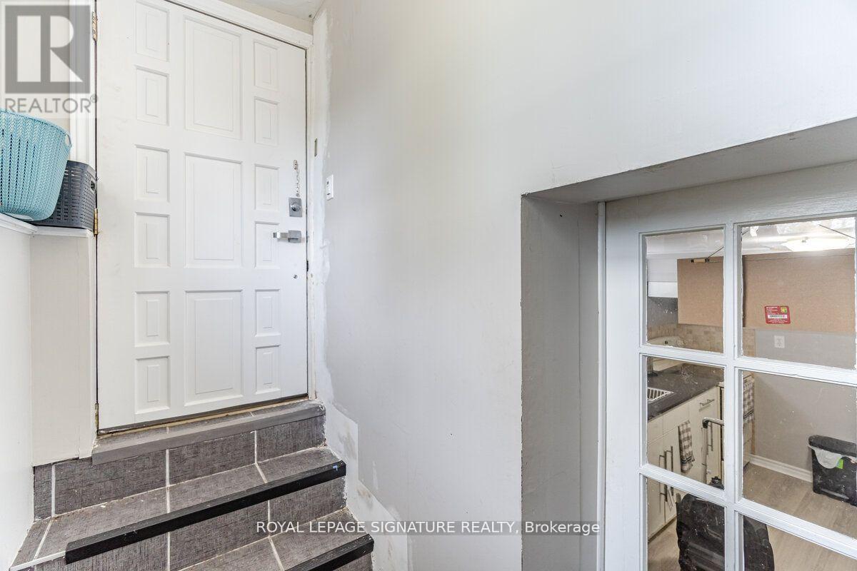 2 - 1078 Eastmount Avenue, Mississauga, Ontario  L5E 1Z3 - Photo 5 - W13029070