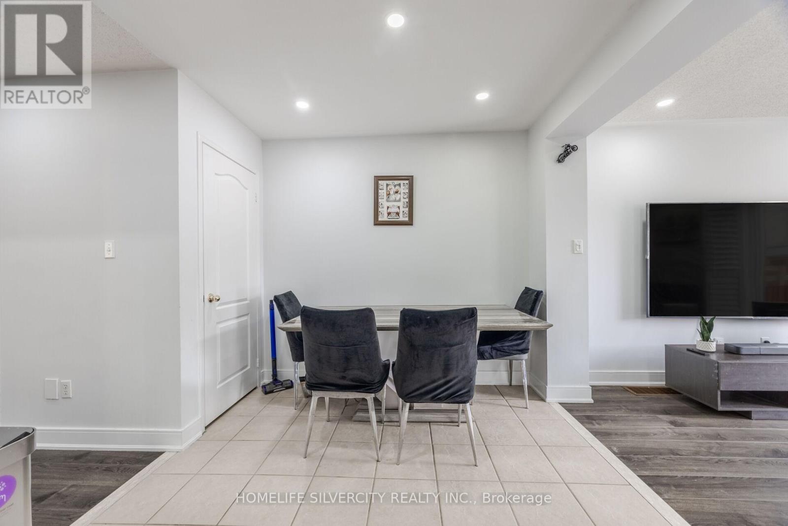 67 Sweet Clover Crescent, Brampton, Ontario  L6R 3A1 - Photo 10 - W13029104