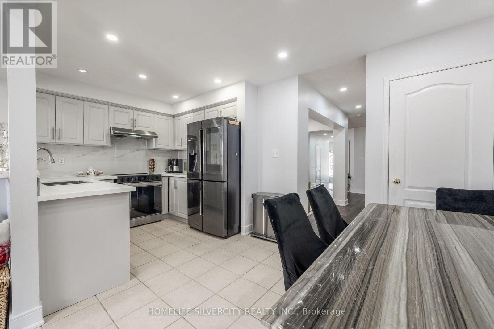 67 Sweet Clover Crescent, Brampton, Ontario  L6R 3A1 - Photo 11 - W13029104