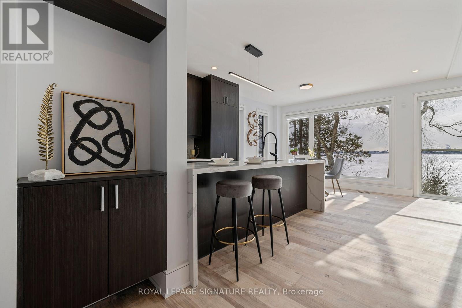 290 North Shore Boulevard E, Burlington, Ontario  L7T 1W9 - Photo 6 - W13029166