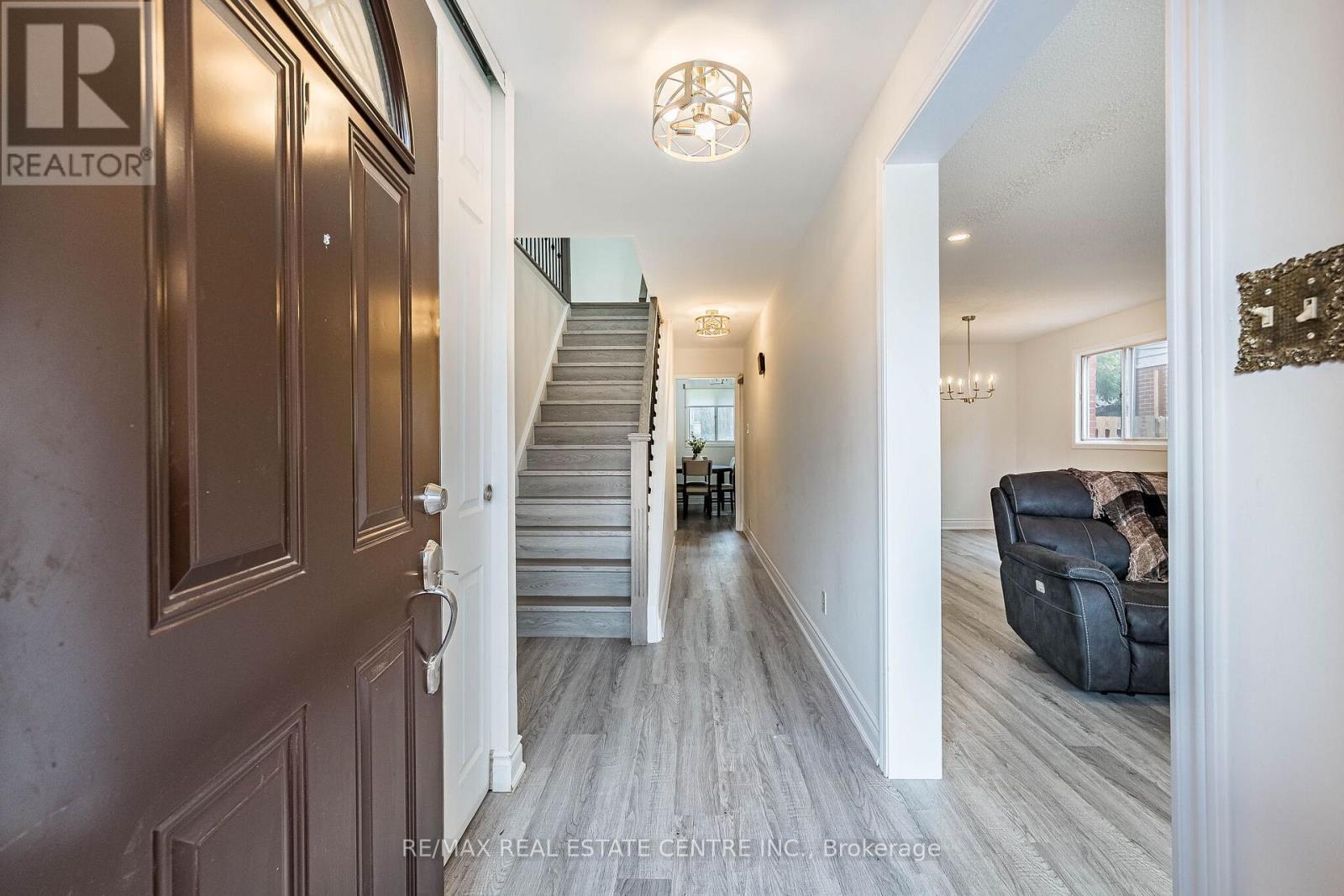 11 Kirkland Road, Brampton, Ontario  L6V 2W5 - Photo 2 - W13029208