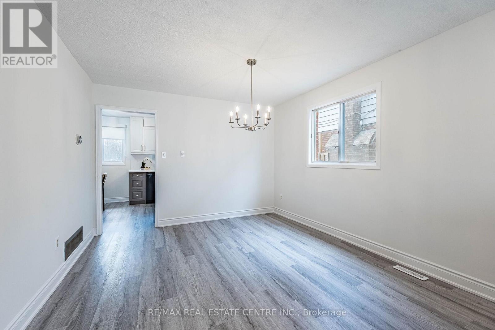 11 Kirkland Road, Brampton, Ontario  L6V 2W5 - Photo 6 - W13029208