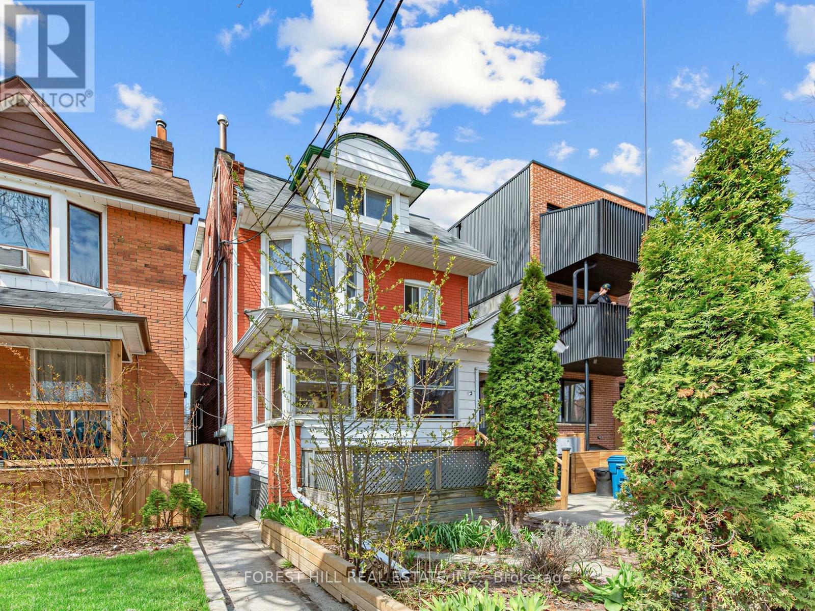 LOWER - 12 SALEM AVENUE, Toronto, Ontario