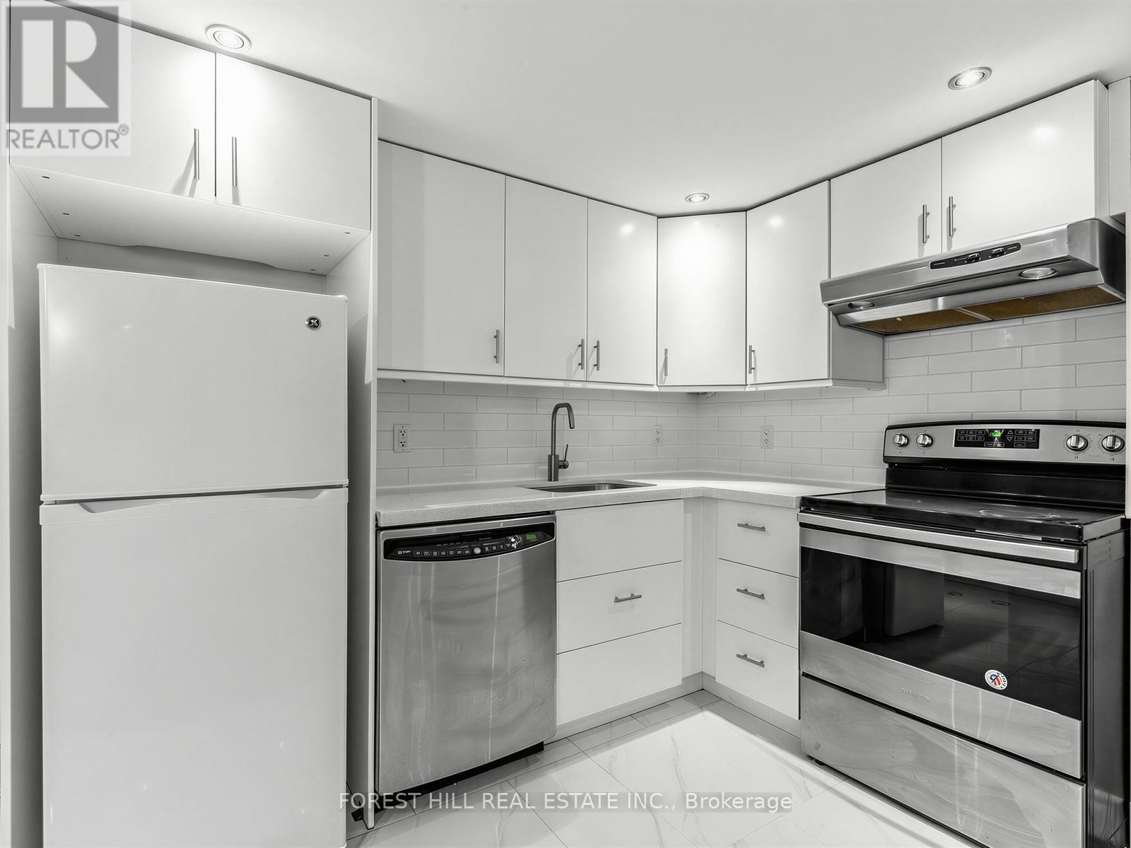 Lower - 12 Salem Avenue, Toronto, Ontario  M6H 3C1 - Photo 4 - W13029234