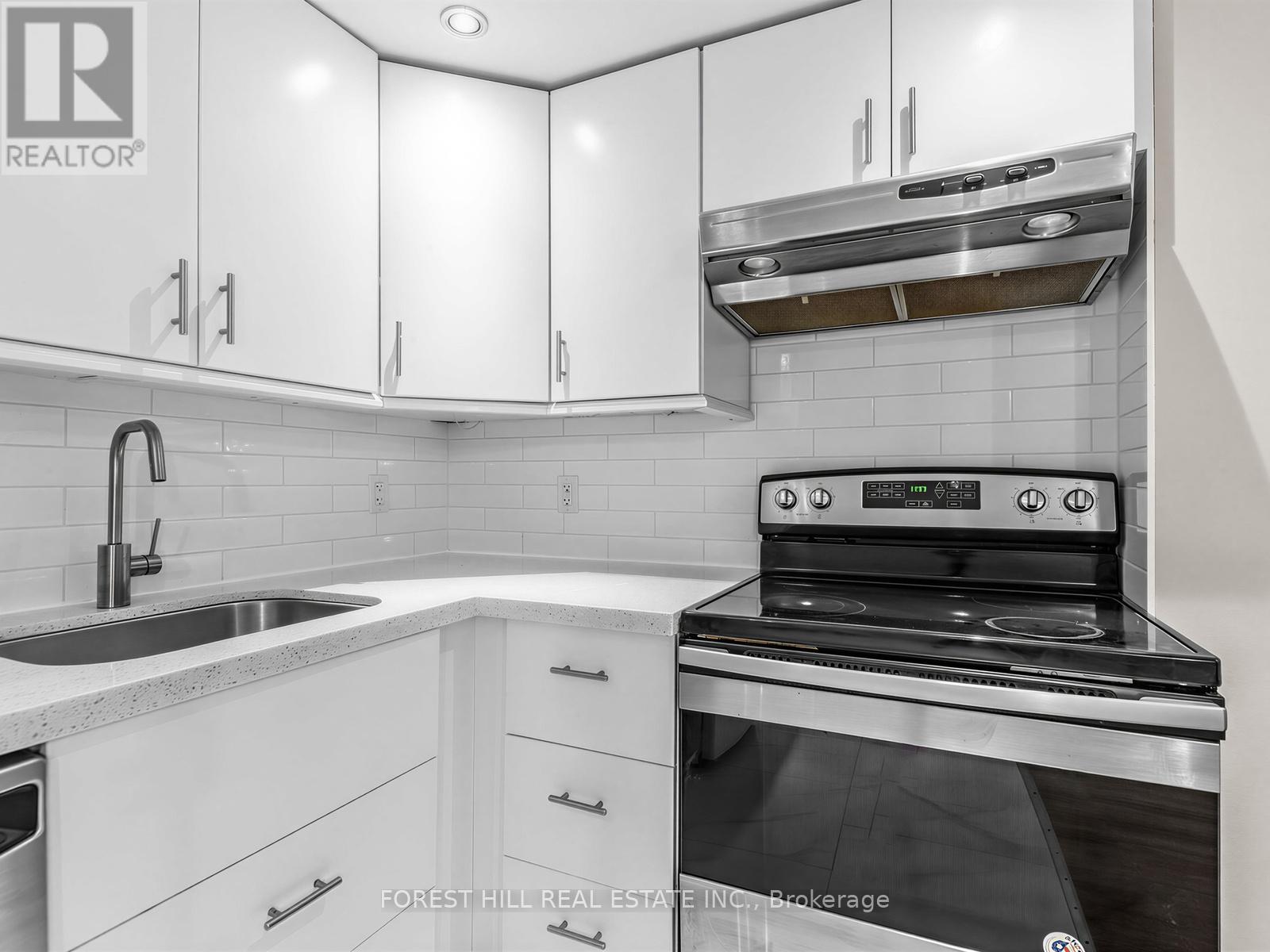 Lower - 12 Salem Avenue, Toronto, Ontario  M6H 3C1 - Photo 5 - W13029234