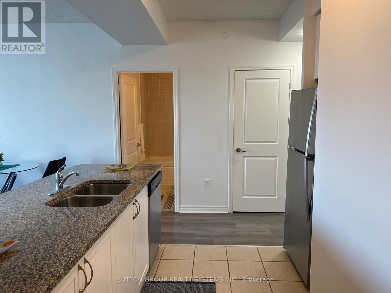 301 - 349 Rathburn Road W, Mississauga, Ontario  L5B 0K6 - Photo 15 - W13029276