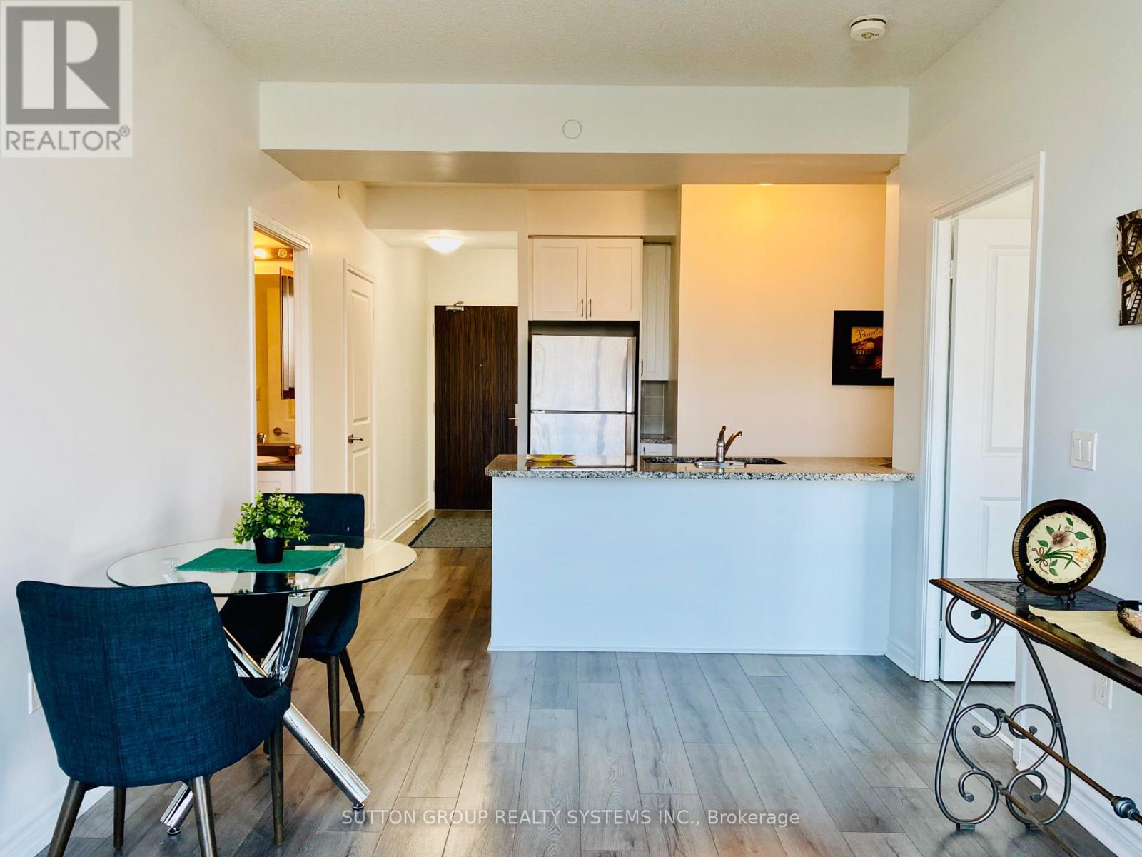 301 - 349 Rathburn Road W, Mississauga, Ontario  L5B 0K6 - Photo 4 - W13029276