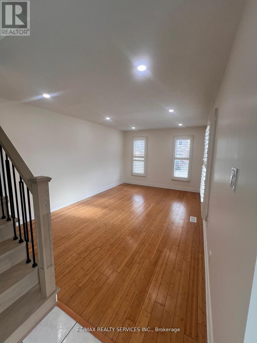 31 Junewood Crescent, Brampton, Ontario  L6S 3T5 - Photo 4 - W13029290