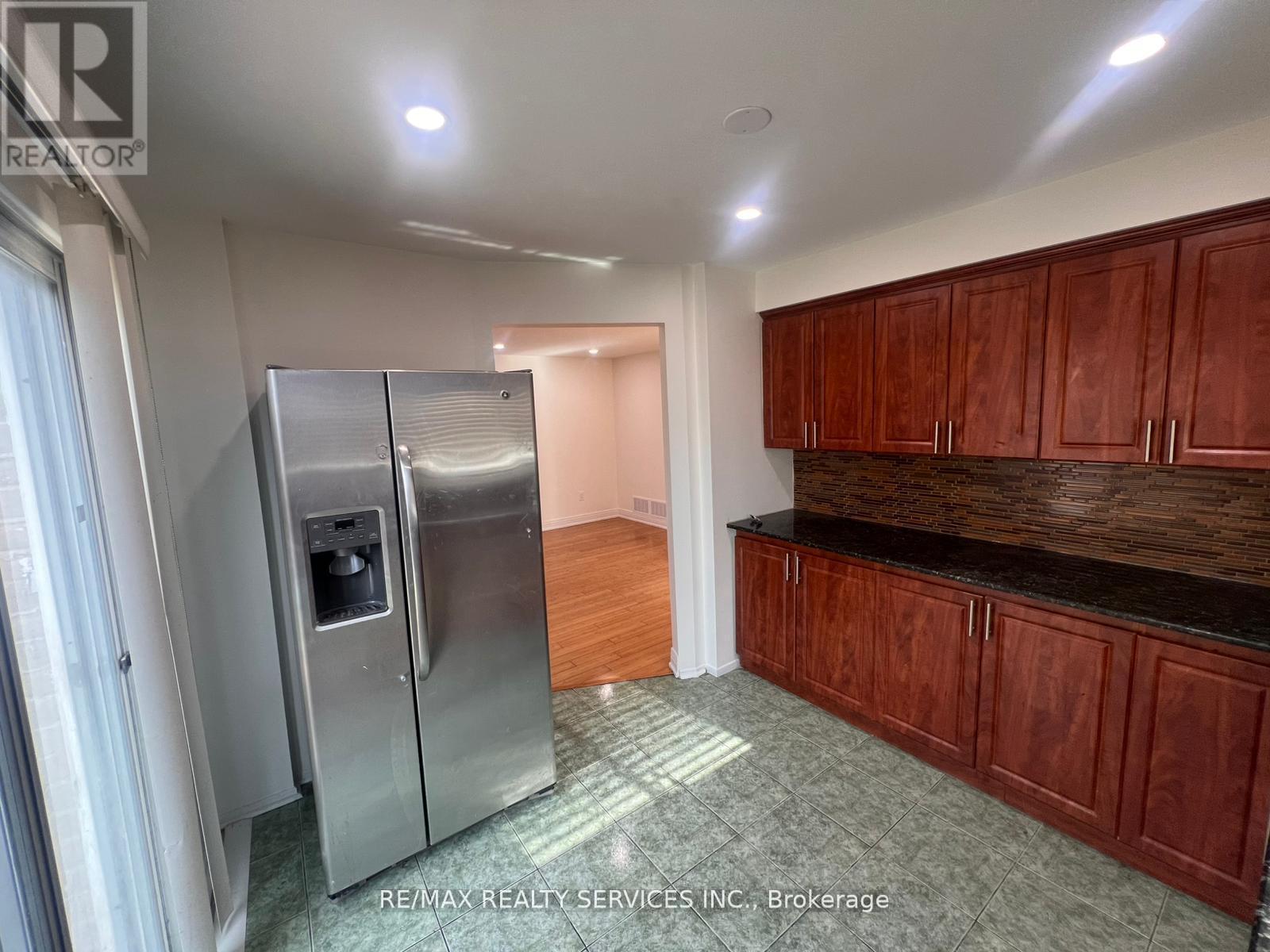 31 Junewood Crescent, Brampton, Ontario  L6S 3T5 - Photo 7 - W13029290