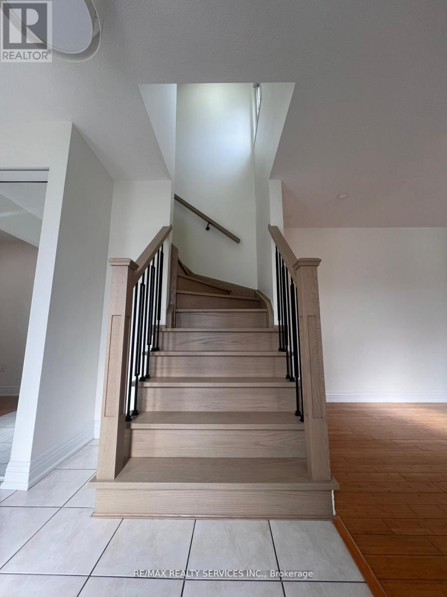 31 Junewood Crescent, Brampton, Ontario  L6S 3T5 - Photo 8 - W13029290