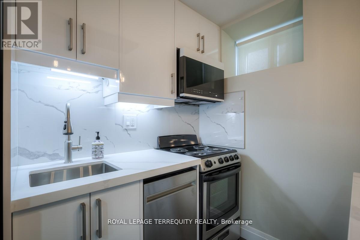 5 - 135 Jane Street, Toronto, Ontario  M6S 3Y7 - Photo 6 - W13029408