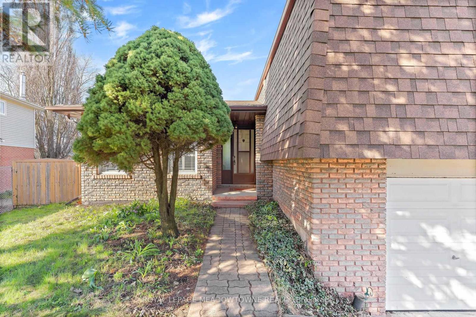 82 Mary Street, Halton Hills, Ontario  L7G 4V6 - Photo 3 - W13029446