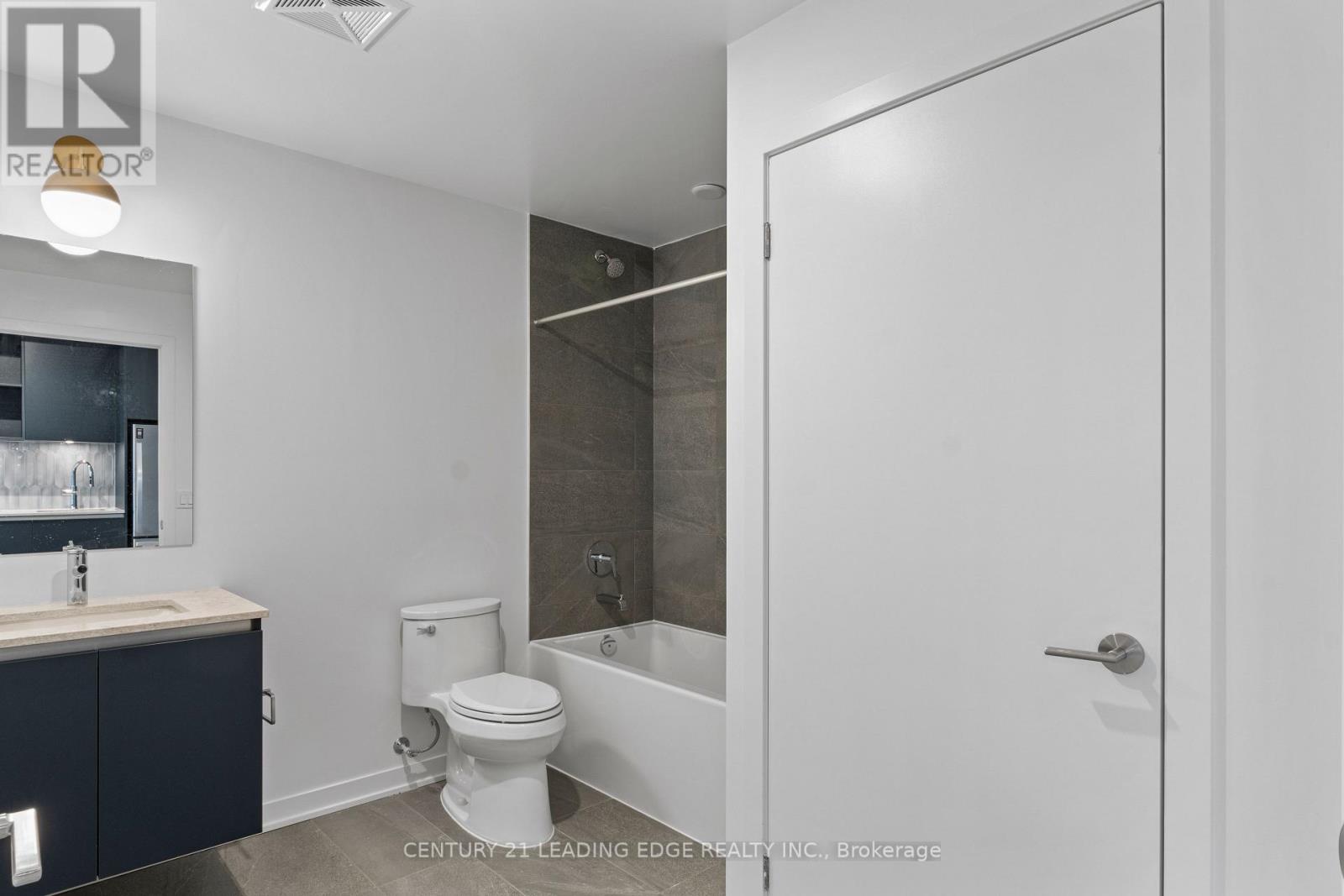 614 - 395 Dundas Street W, Oakville, Ontario  L6M 5R8 - Photo 3 - W13029458