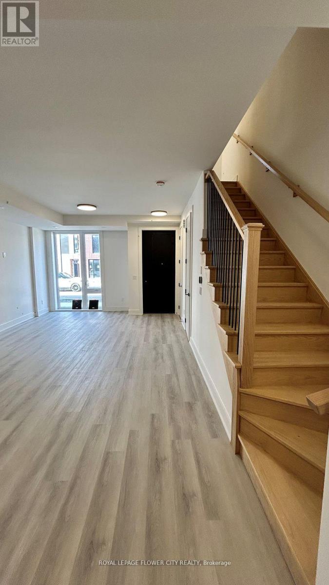 48 Everett Common, St. Catharines, Ontario  L2P 0G8 - Photo 2 - X13029224