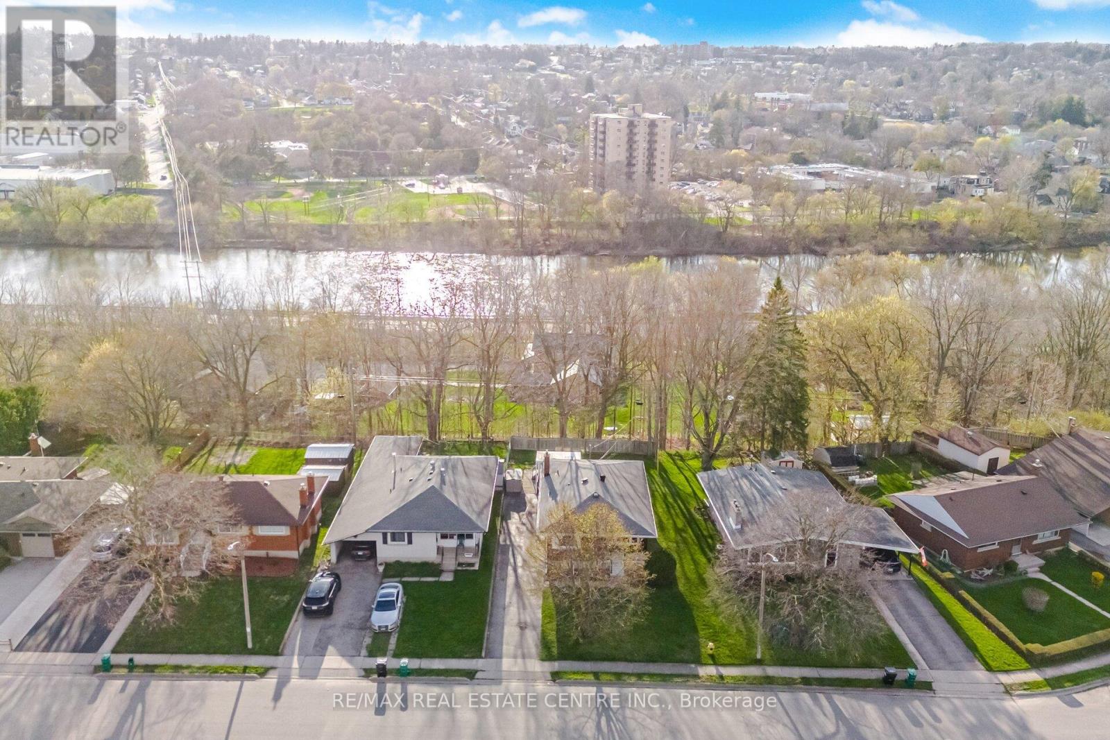 30 HIGHMAN AVENUE, Cambridge, Ontario