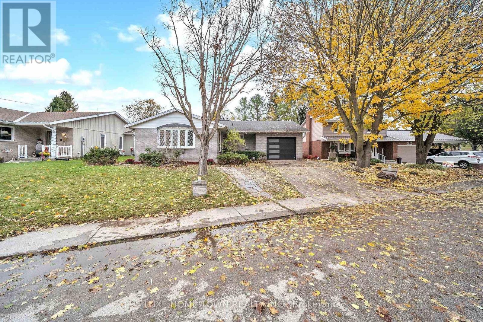 5 Centennial Drive, Brockton, Ontario  N0G 2V0 - Photo 2 - X13029430