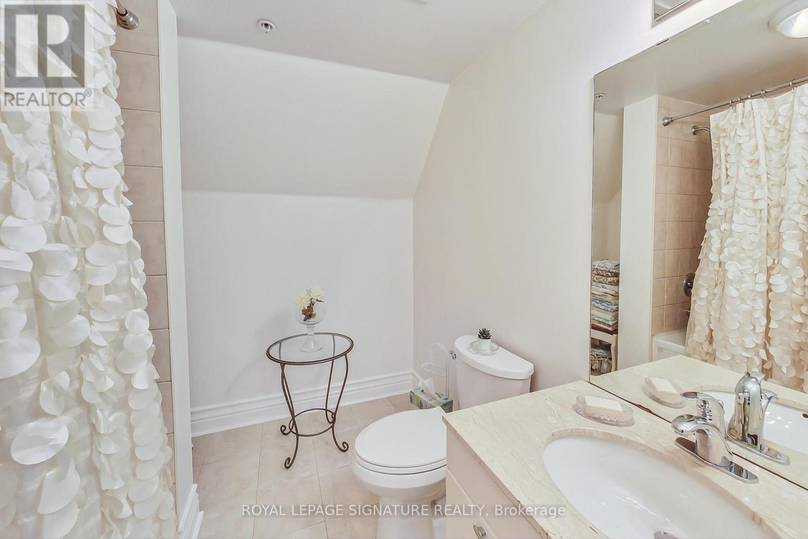 M11 - 539 Jarvis Street, Toronto, Ontario  M4Y 2H7 - Photo 12 - C13029478