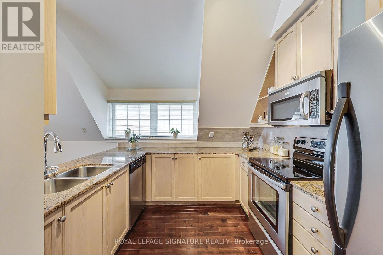 M11 - 539 Jarvis Street, Toronto, Ontario  M4Y 2H7 - Photo 8 - C13029478