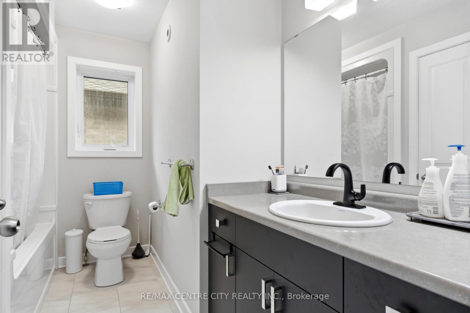 19 Benjamin Parkway, St. Thomas, Ontario  N5R 0J1 - Photo 5 - X13029682