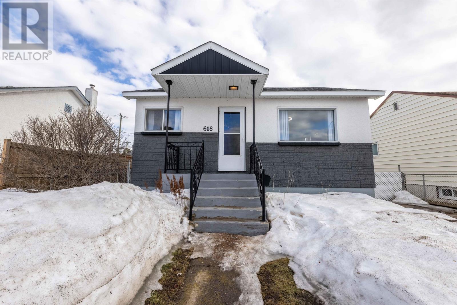 608 Gore St W, Thunder Bay, Ontario  P7E 3S3 - Photo 1 - TB2600696