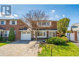 26 CARONDALE CRESCENT, Toronto, Ontario