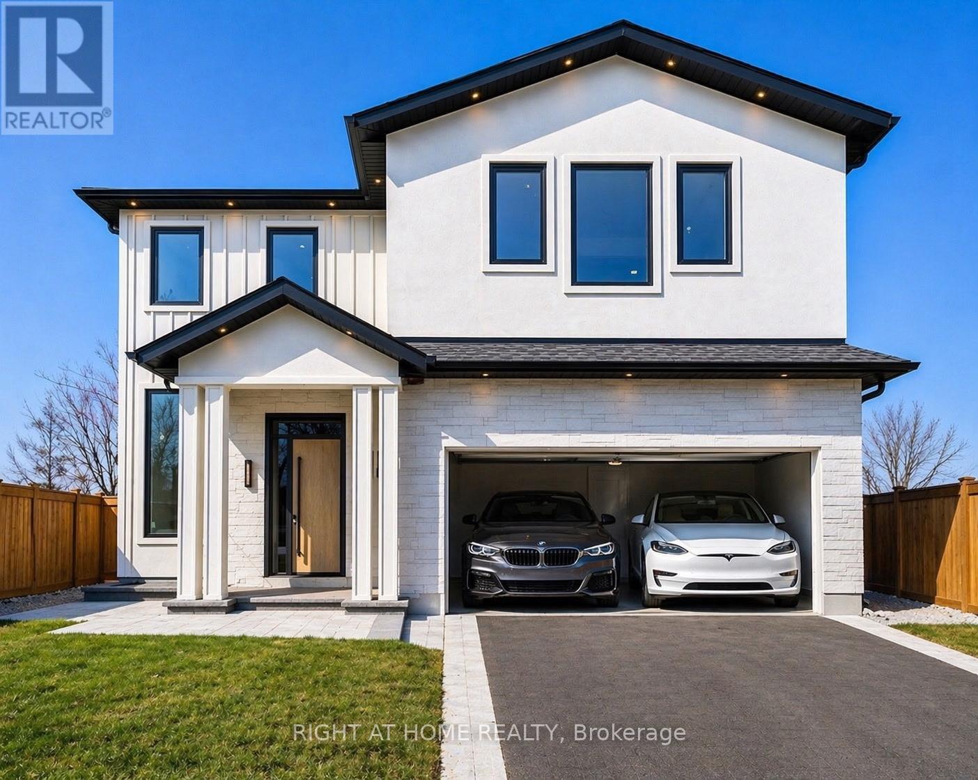 84 Mosley Street, Aurora, Ontario  L4G 1H1 - Photo 1 - N13002254