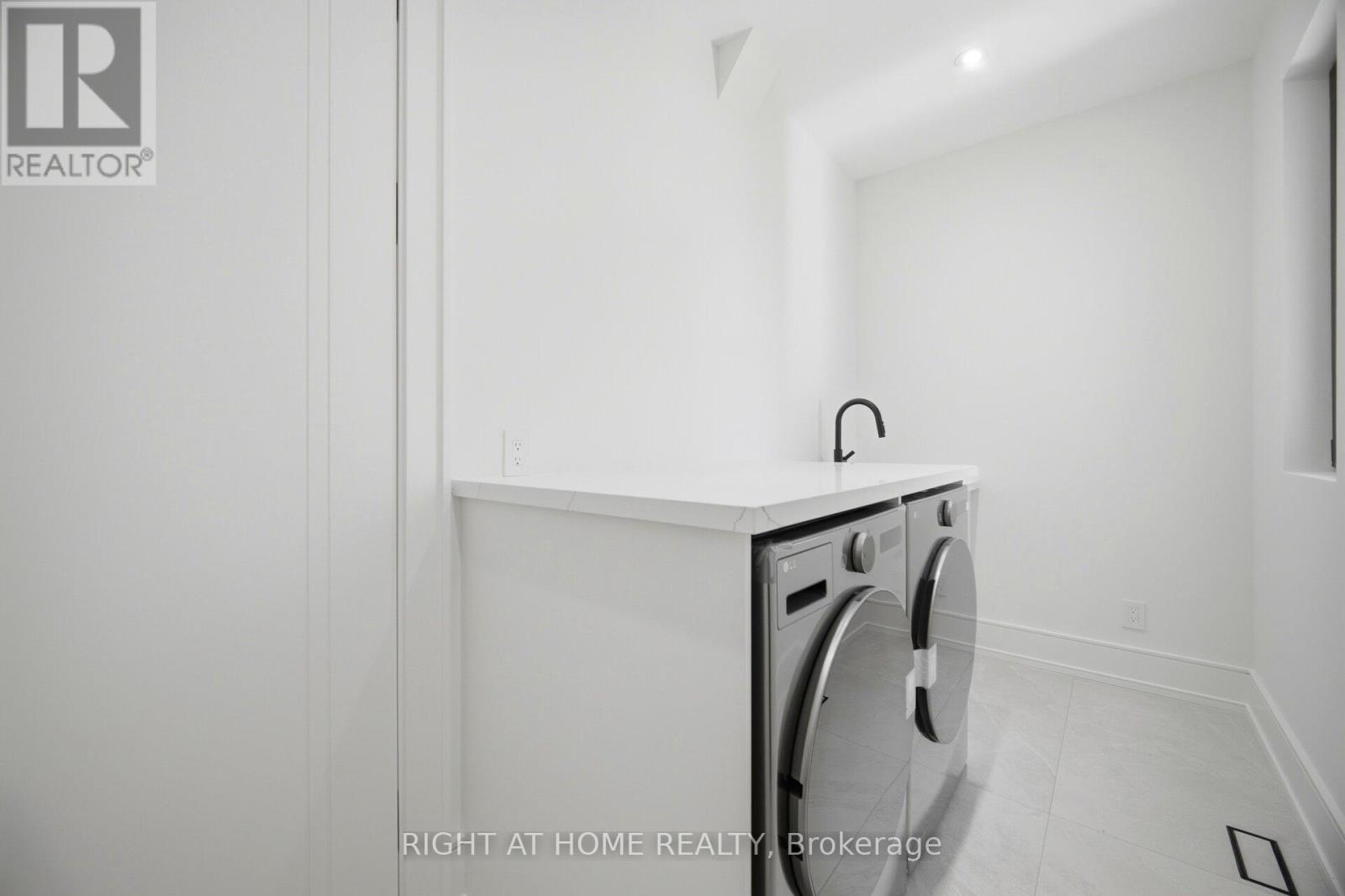 84 Mosley Street, Aurora, Ontario  L4G 1H1 - Photo 40 - N13002254