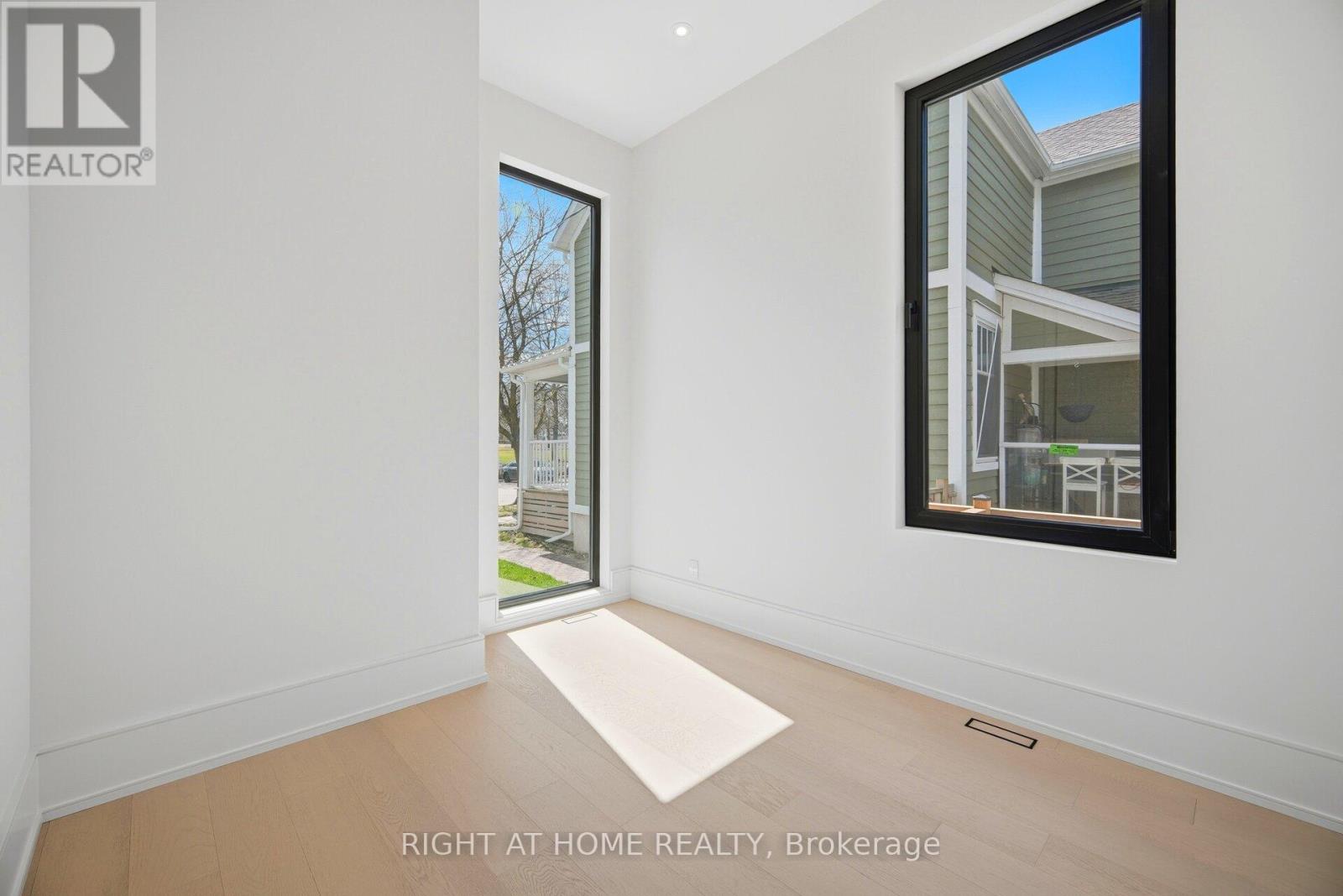 84 Mosley Street, Aurora, Ontario  L4G 1H1 - Photo 5 - N13002254