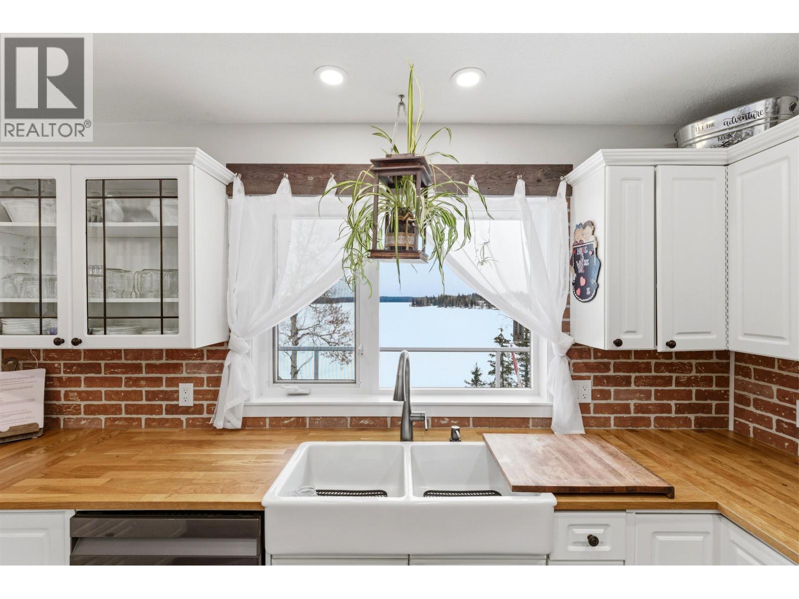 2448 Clara Road, 150 Mile House, British Columbia  V0K 2G0 - Photo 17 - R3097640