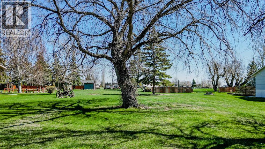 235 S 100 E, Raymond, Alberta  T0K 2S0 - Photo 8 - A2303044