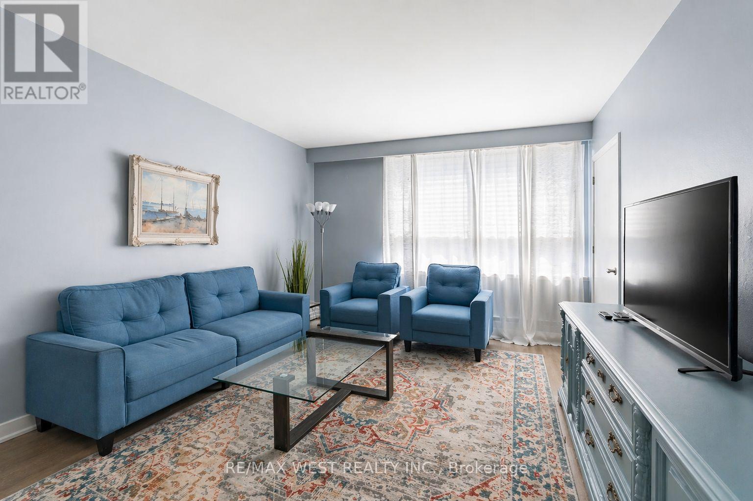 354 Marlee Avenue, Toronto, Ontario  M6B 3H8 - Photo 4 - W12720336