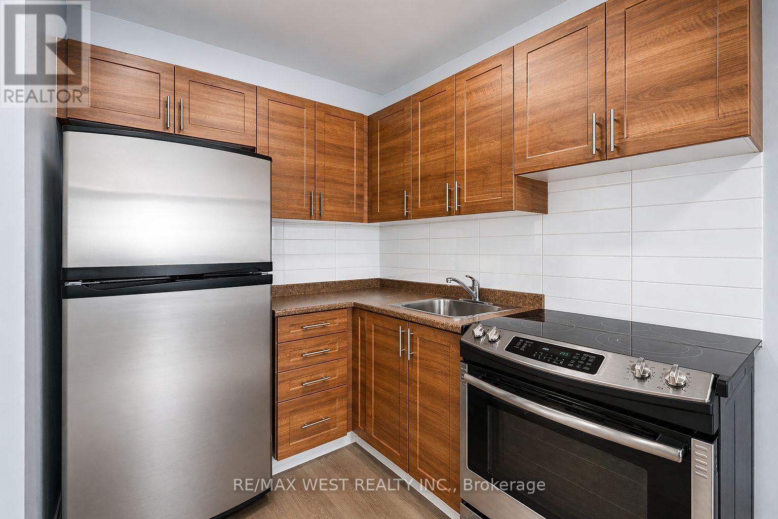 354 Marlee Avenue, Toronto, Ontario  M6B 3H8 - Photo 5 - W12720336