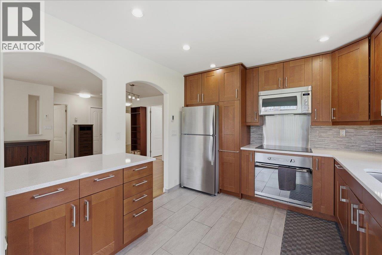 307 6745 Station Hill Court, Burnaby, British Columbia  V3N 4Z4 - Photo 11 - R3114307