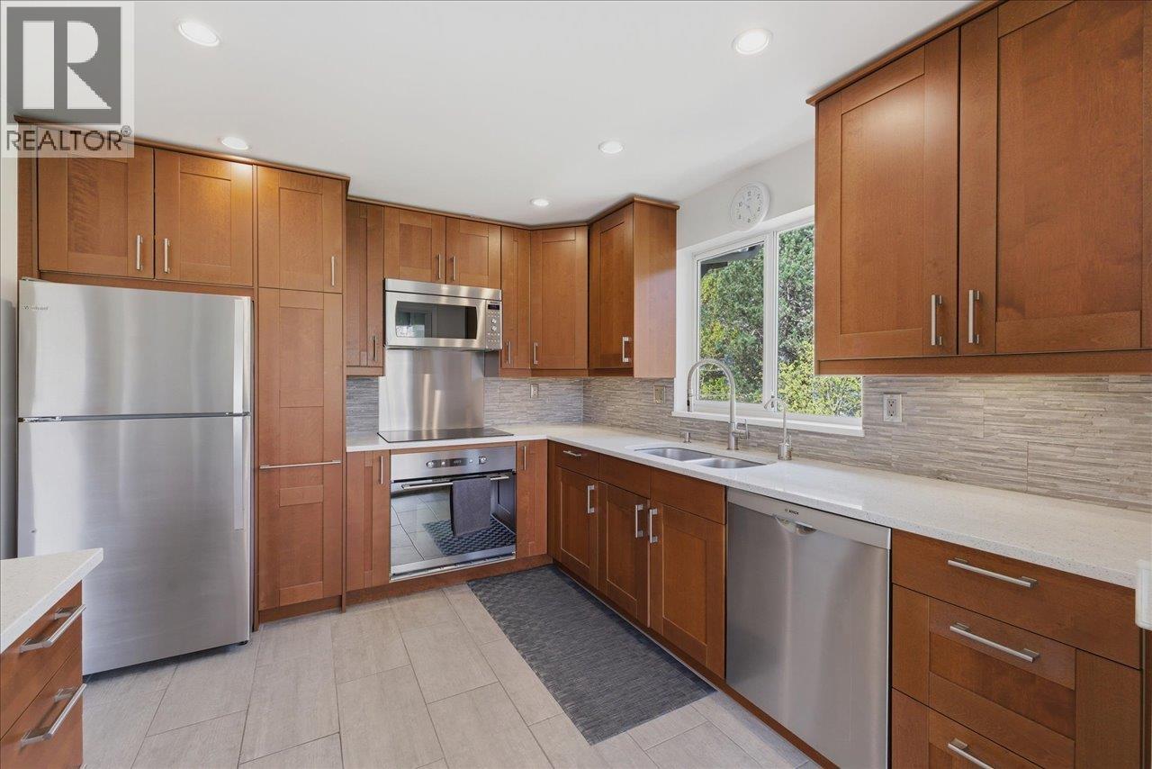 307 6745 Station Hill Court, Burnaby, British Columbia  V3N 4Z4 - Photo 9 - R3114307